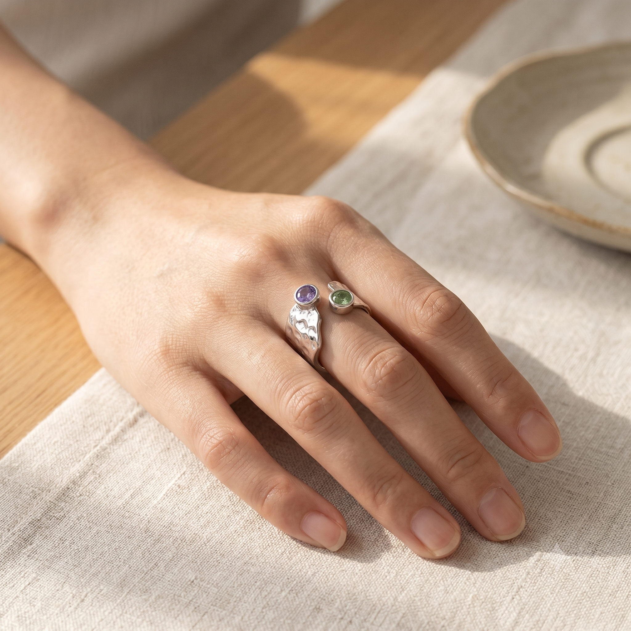 Ayla Hammered Ring – Silber, Styling-Flatlay
