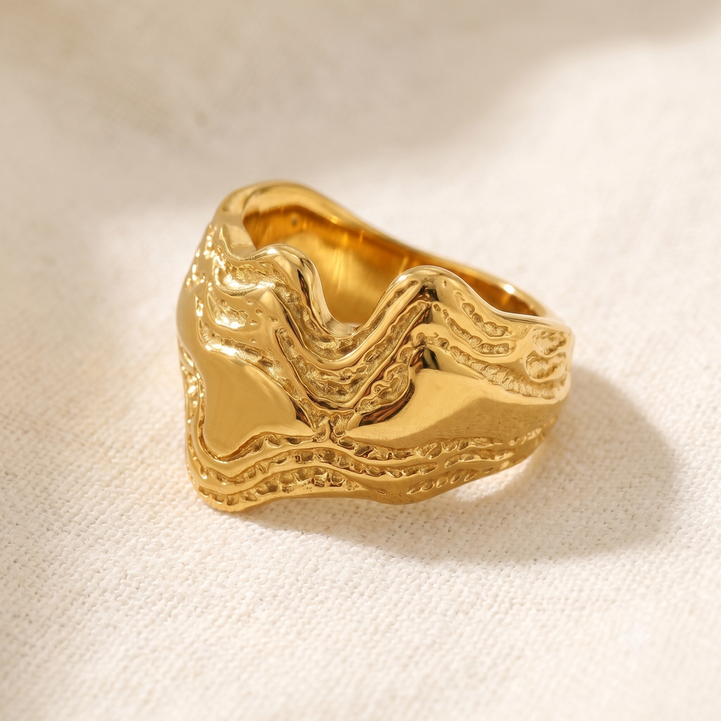 Nura Wave Ring – Detailaufnahme Wellen-Struktur