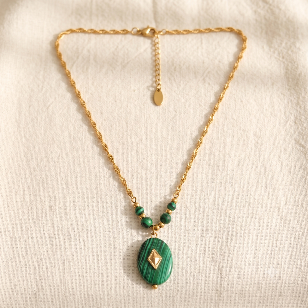 Terra Stone Halskette – Detailaufnahme Stein und Kette