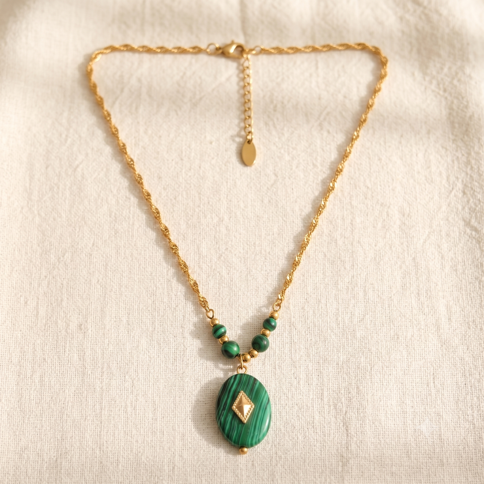 Terra Stone Halskette – Detailaufnahme Stein und Kette